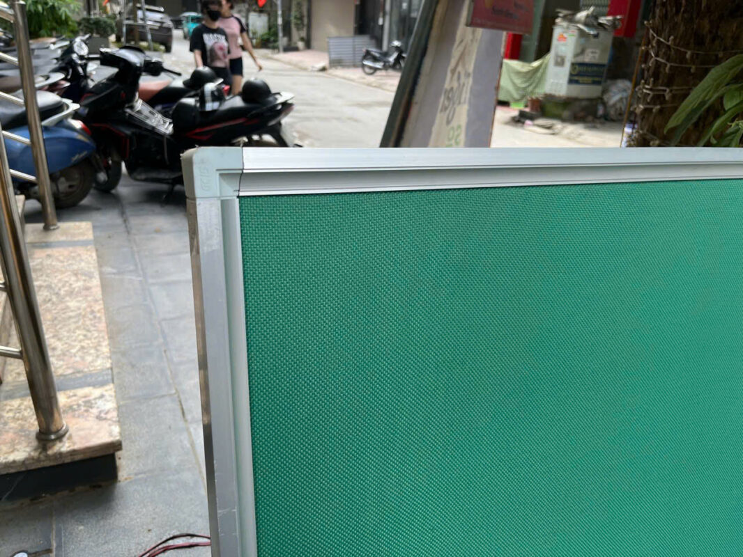 Bảng ghim vải nỉ treo tường (khung nhôm) 11 Khung bảng ghim treo tường vải nỉ